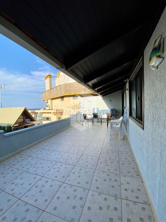 Casa para aluguel de temporada em Bombinhas (Praia de Bombas)