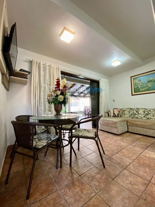 Casa para aluguel de temporada em Bombinhas (Praia de Bombas)