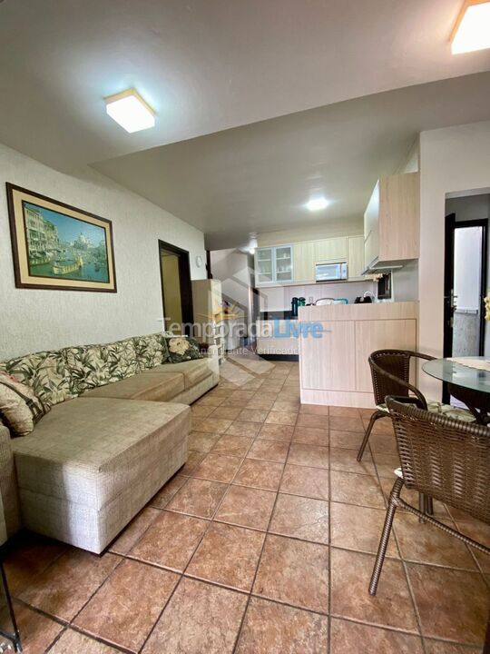 Casa para aluguel de temporada em Bombinhas (Praia de Bombas)