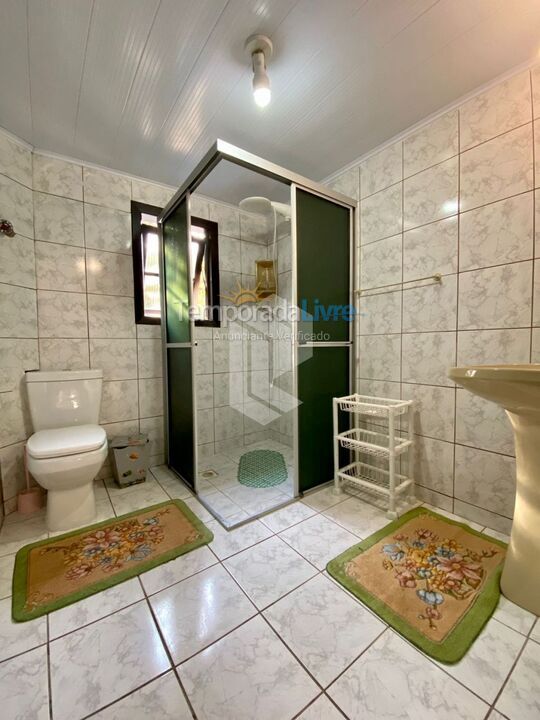 Casa para aluguel de temporada em Bombinhas (Praia de Bombas)