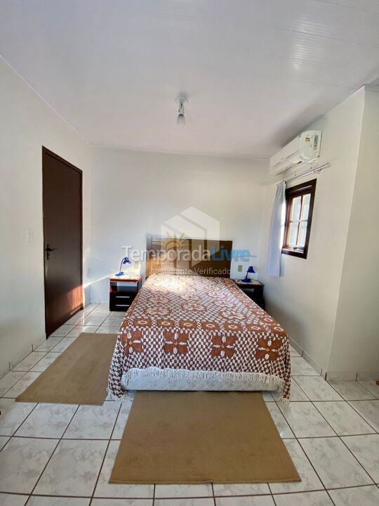 Casa para aluguel de temporada em Bombinhas (Praia de Bombas)