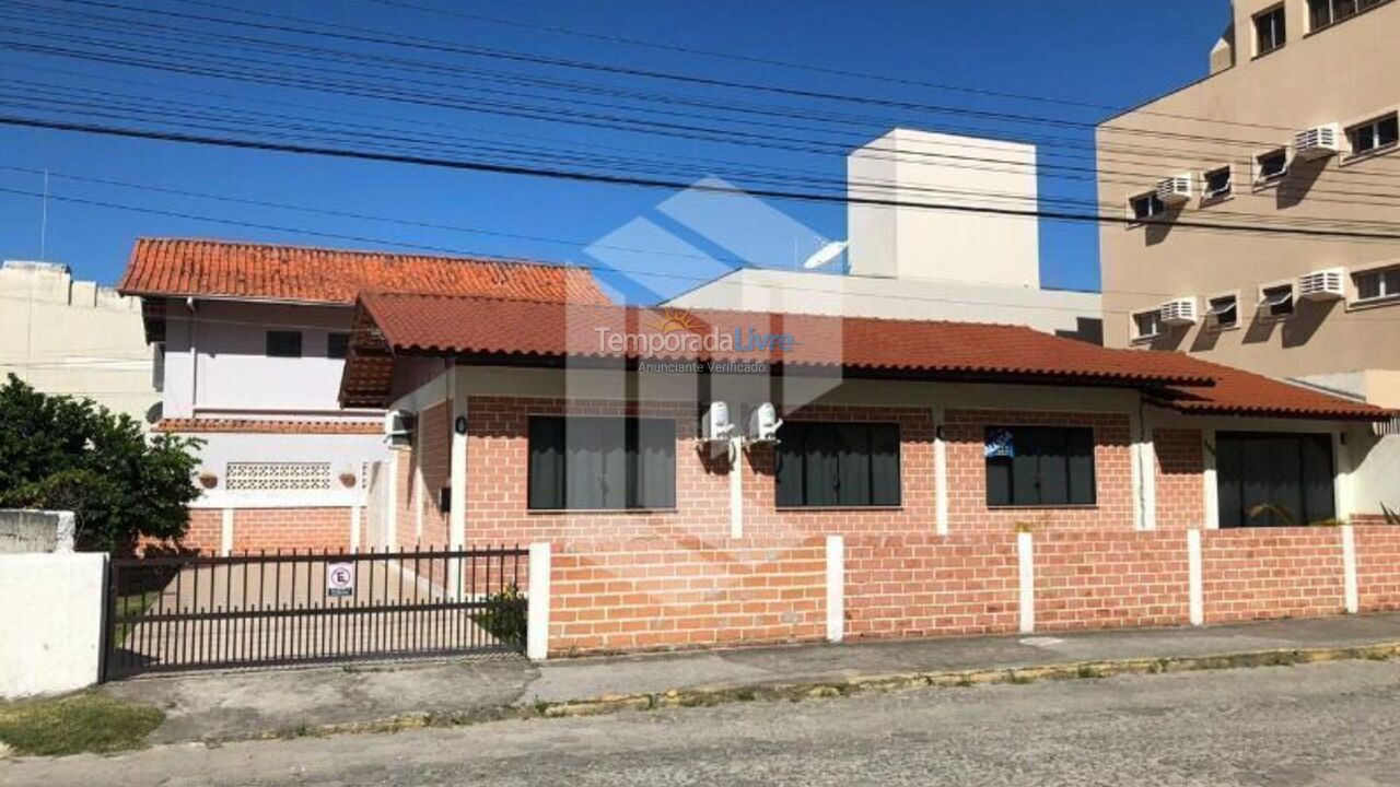 Casa para aluguel de temporada em Bombinhas (Praia de Bombas)
