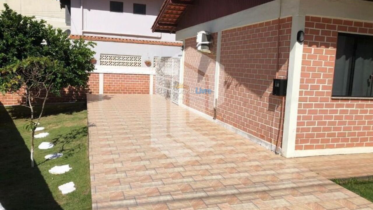 Casa para aluguel de temporada em Bombinhas (Praia de Bombas)