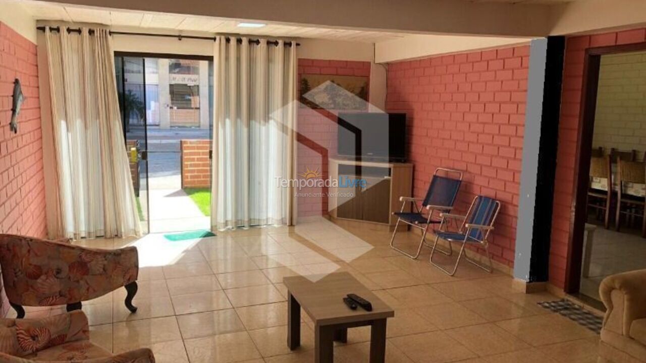 Casa para aluguel de temporada em Bombinhas (Praia de Bombas)