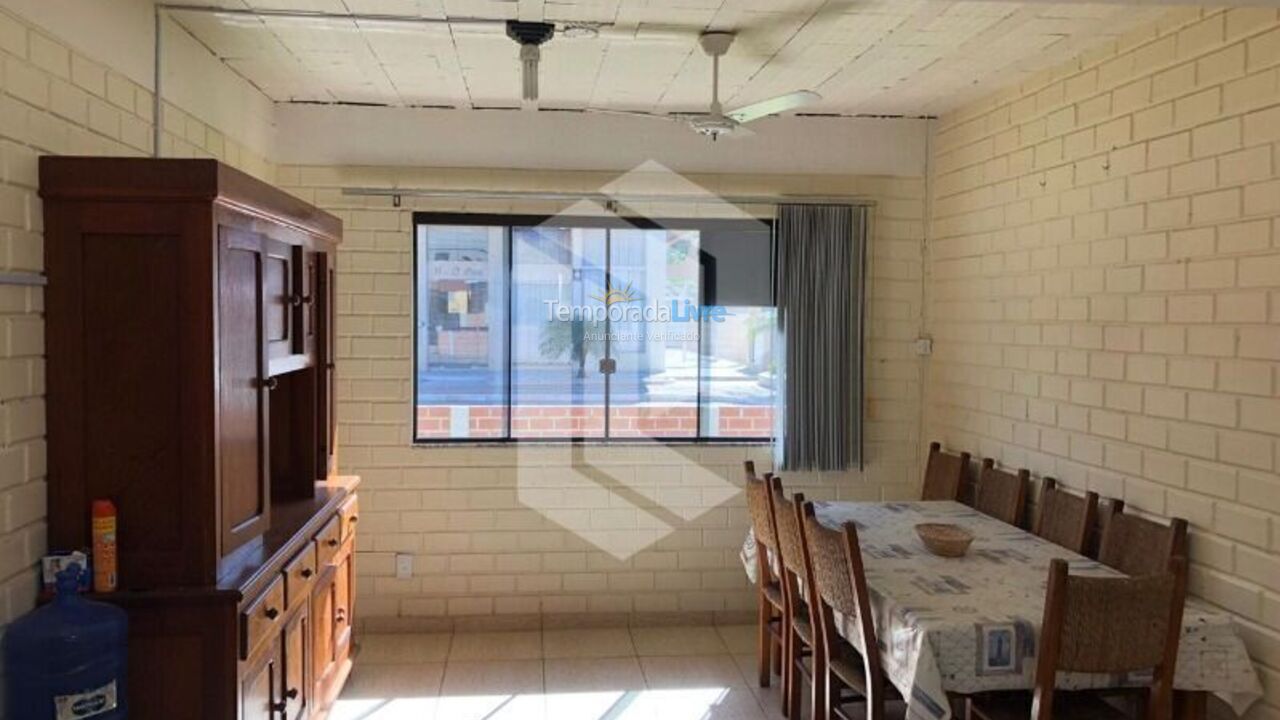 Casa para aluguel de temporada em Bombinhas (Praia de Bombas)