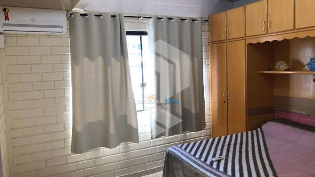 Casa para aluguel de temporada em Bombinhas (Praia de Bombas)