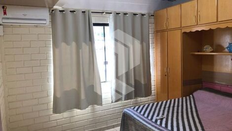 Casa a poucos metros do mar.