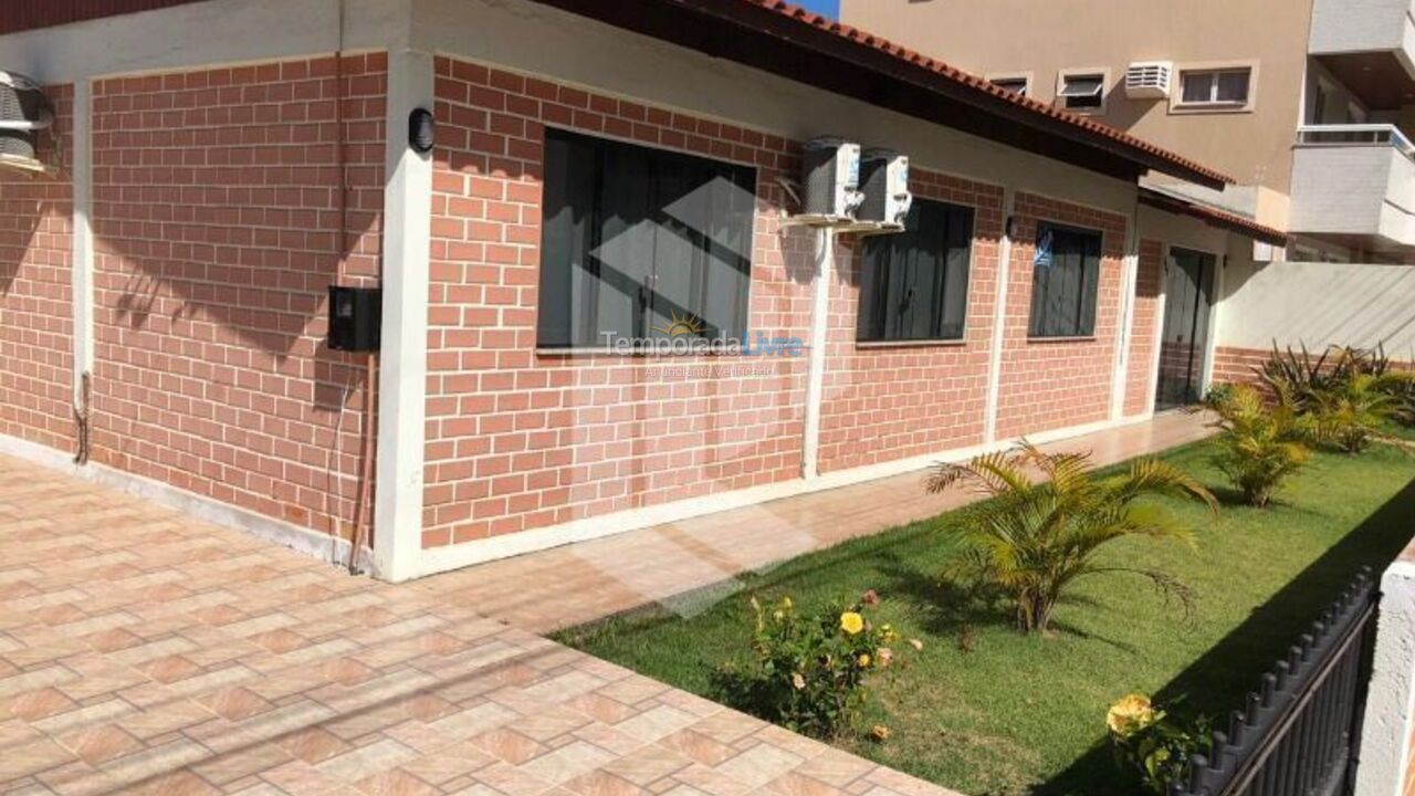 Casa para aluguel de temporada em Bombinhas (Praia de Bombas)