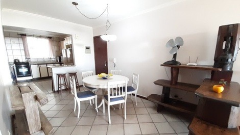 Apartment facing the main avenue of Bombas