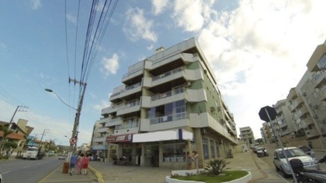Apartment facing the main avenue of Bombas