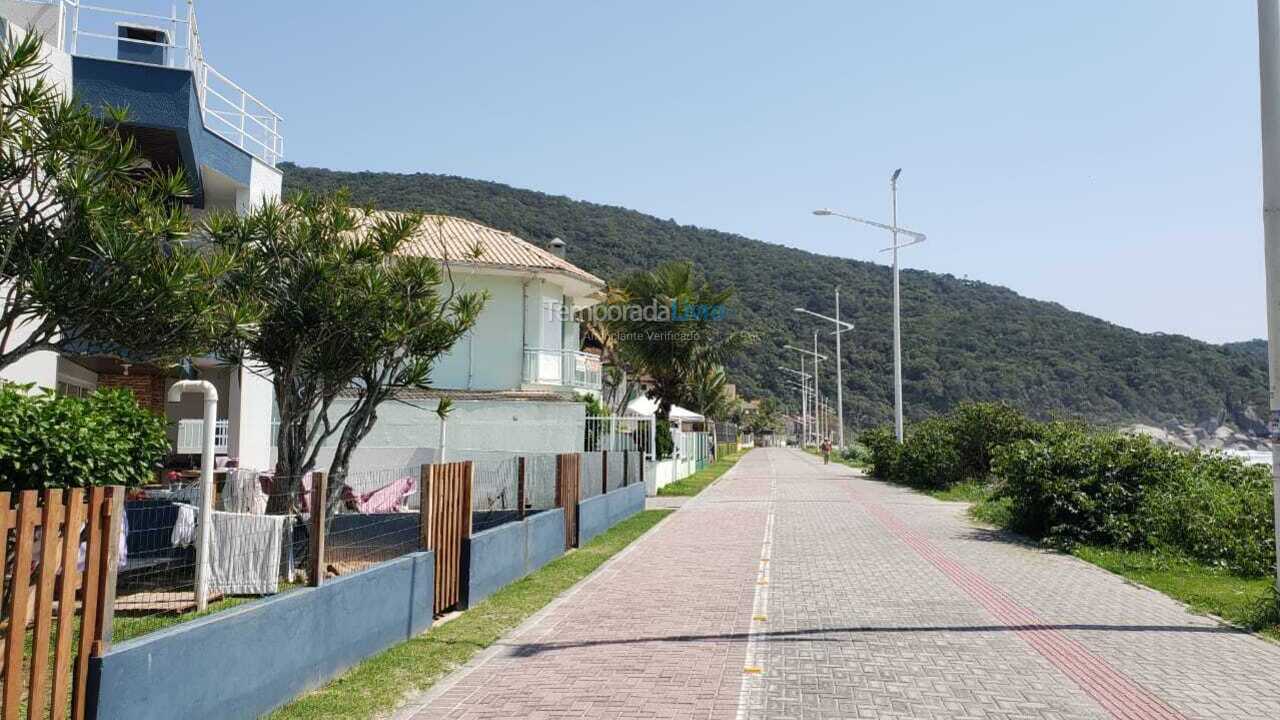 Casa para aluguel de temporada em Bombinhas (Praia de Bombas)