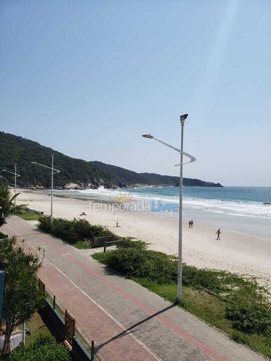 Casa para aluguel de temporada em Bombinhas (Praia de Bombas)