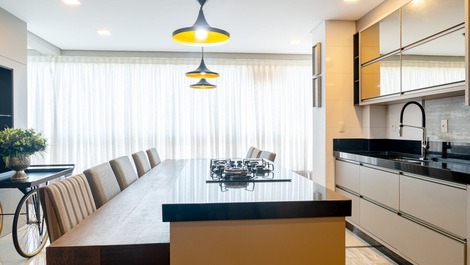 Cobertura em Mariscal Sob Avenida Principal da Praia com Vista pro Mar