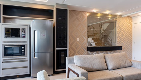 Cobertura em Mariscal Sob Avenida Principal da Praia com Vista pro Mar