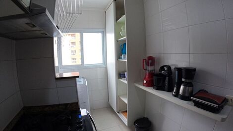 Armário e utensílios domésticos.