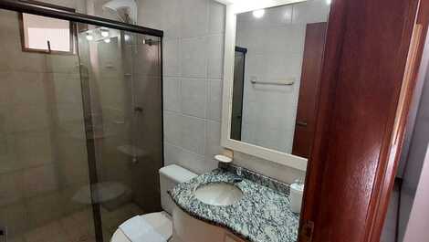 Apartamento 02 dormitórios na Av. Principal de Bombas