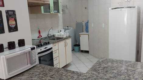 Apartamento 02 dormitórios na Av. Principal de Bombas