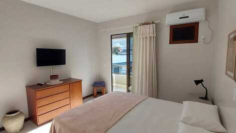 Apartamento 02 dormitórios na Av. Principal de Bombas