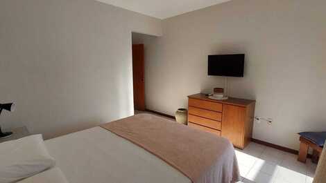 Apartamento 02 dormitórios na Av. Principal de Bombas