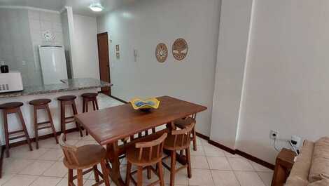 Apartamento 02 dormitórios na Av. Principal de Bombas