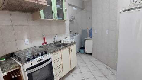 Apartamento 02 dormitórios na Av. Principal de Bombas