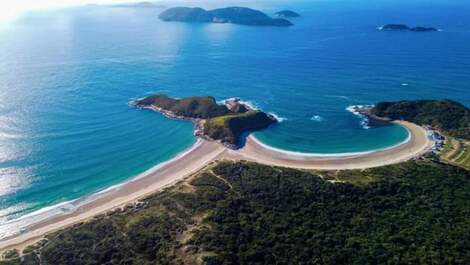 Large apartment with swimming pool with ample commerce and close to the beaches