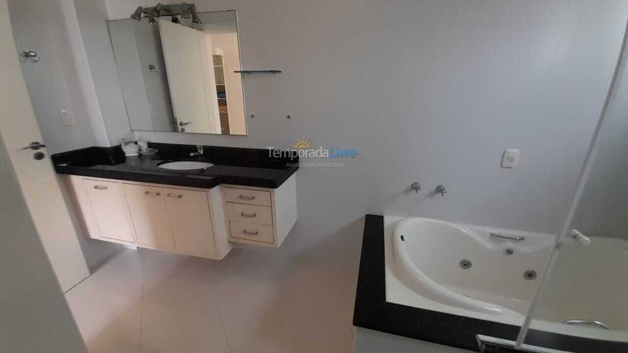 Apartamento para aluguel de temporada em Itapema (Meia Praia)