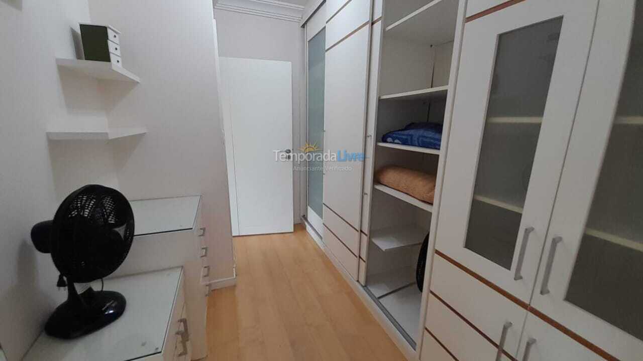 Apartamento para aluguel de temporada em Itapema (Meia Praia)