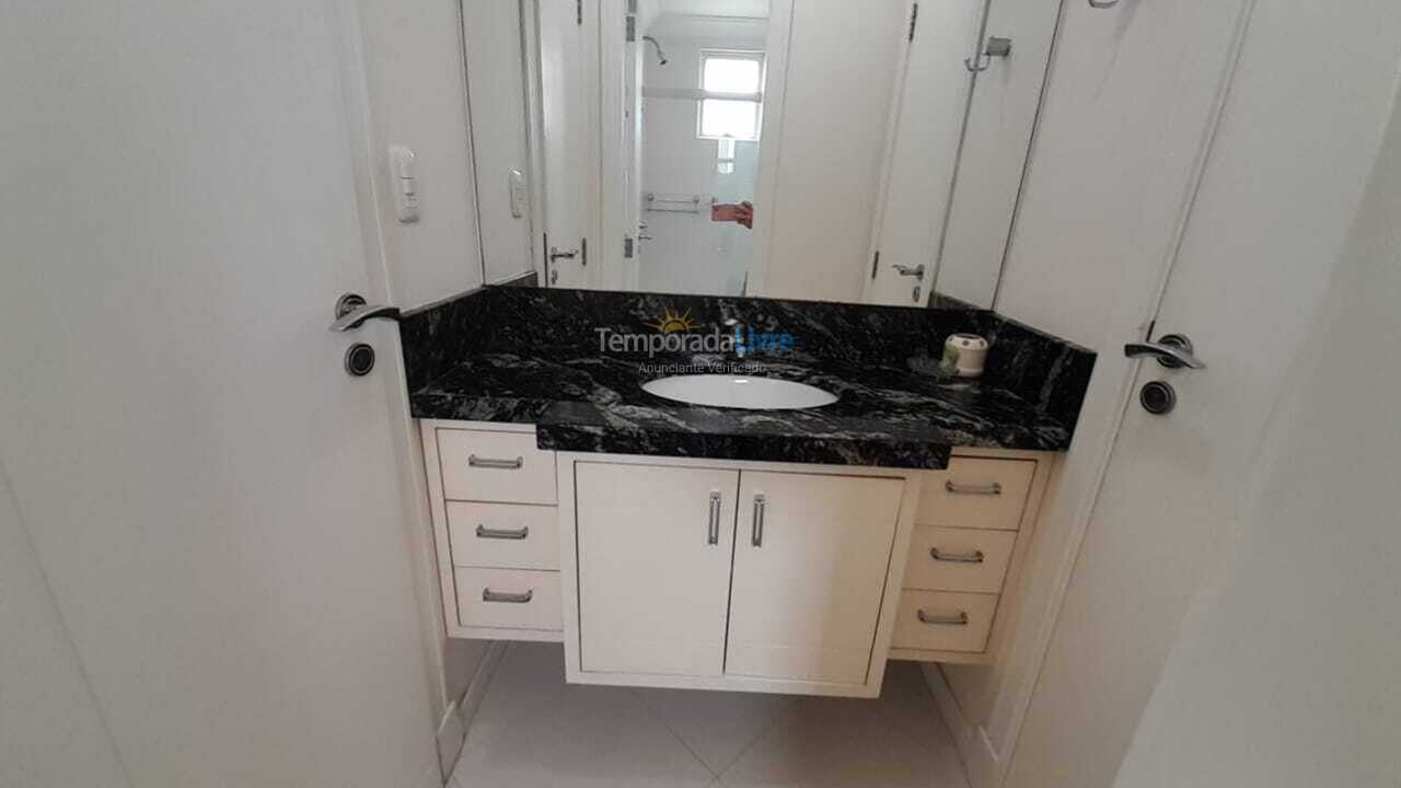 Apartamento para aluguel de temporada em Itapema (Meia Praia)