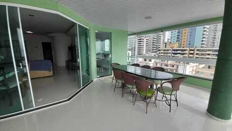 LINDO APARTAMENTO FRENTE AO MAR