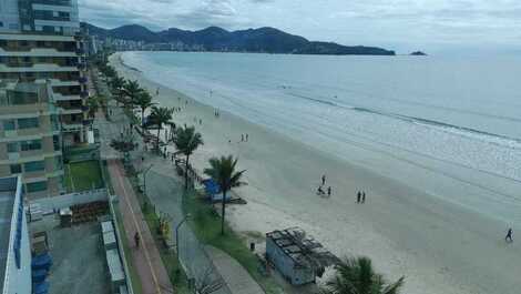 LINDO APARTAMENTO FRENTE AO MAR