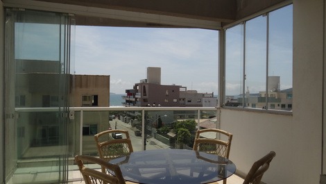 Apartamento com 3 Quartos a menos de 200m da Praia do Mariscal