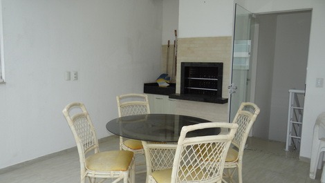 Apartamento com 3 Quartos a menos de 200m da Praia do Mariscal