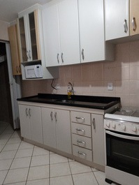 Cozinha aberta com sala de estar
