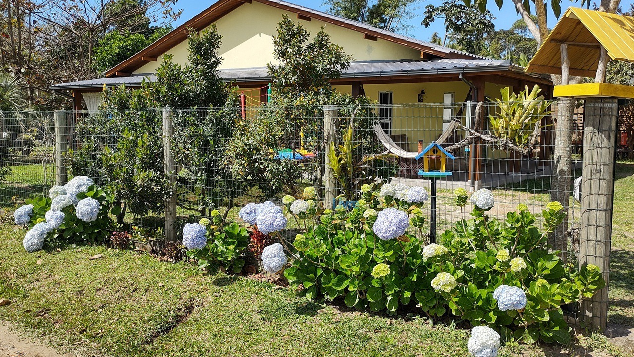 Casa para aluguel de temporada em Imbituba (Praia do Rosa)