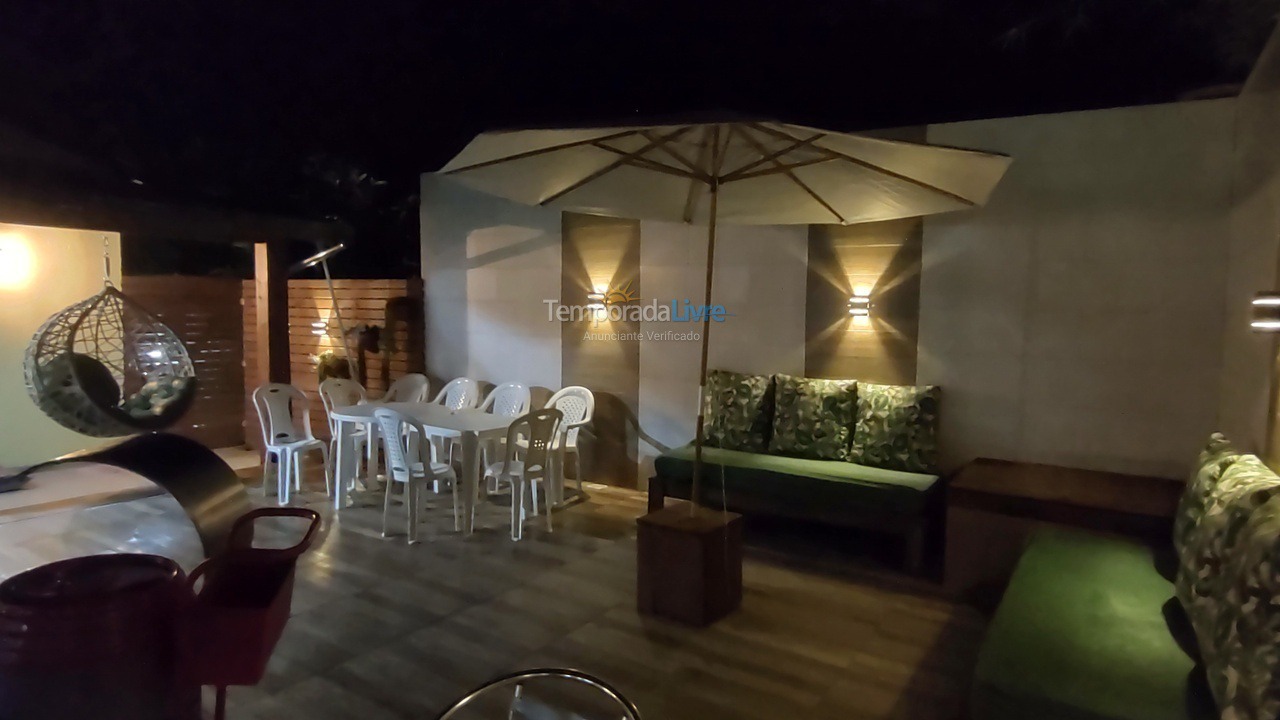 Casa para aluguel de temporada em Imbituba (Praia do Rosa)