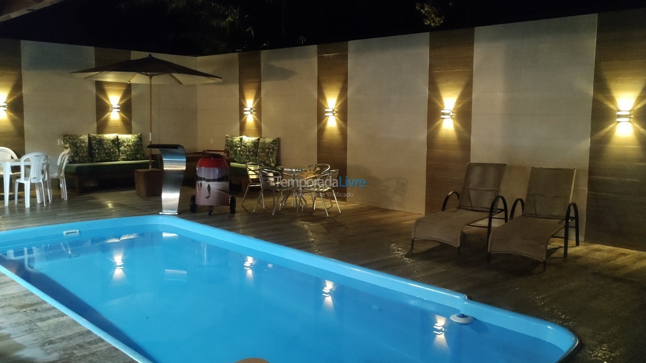 Casa para aluguel de temporada em Imbituba (Praia do Rosa)