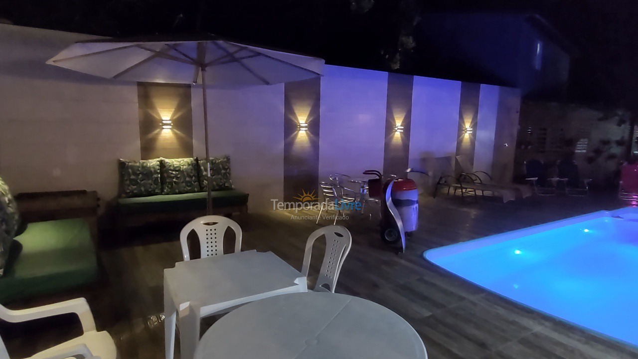 Casa para aluguel de temporada em Imbituba (Praia do Rosa)