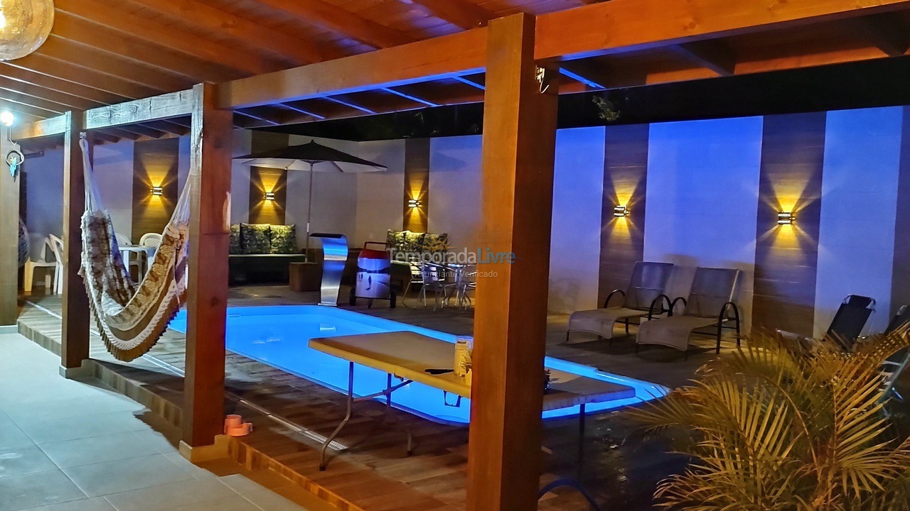 Casa para aluguel de temporada em Imbituba (Praia do Rosa)