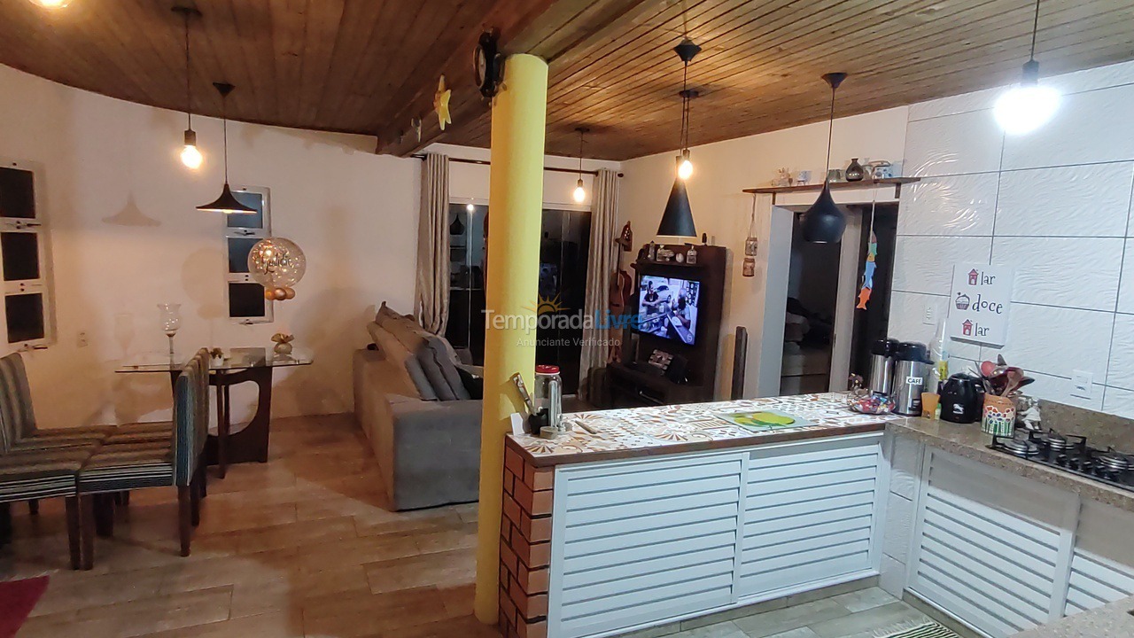 Casa para aluguel de temporada em Imbituba (Praia do Rosa)