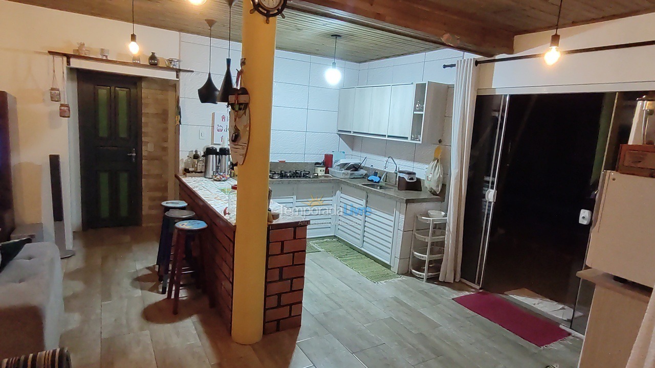 Casa para aluguel de temporada em Imbituba (Praia do Rosa)