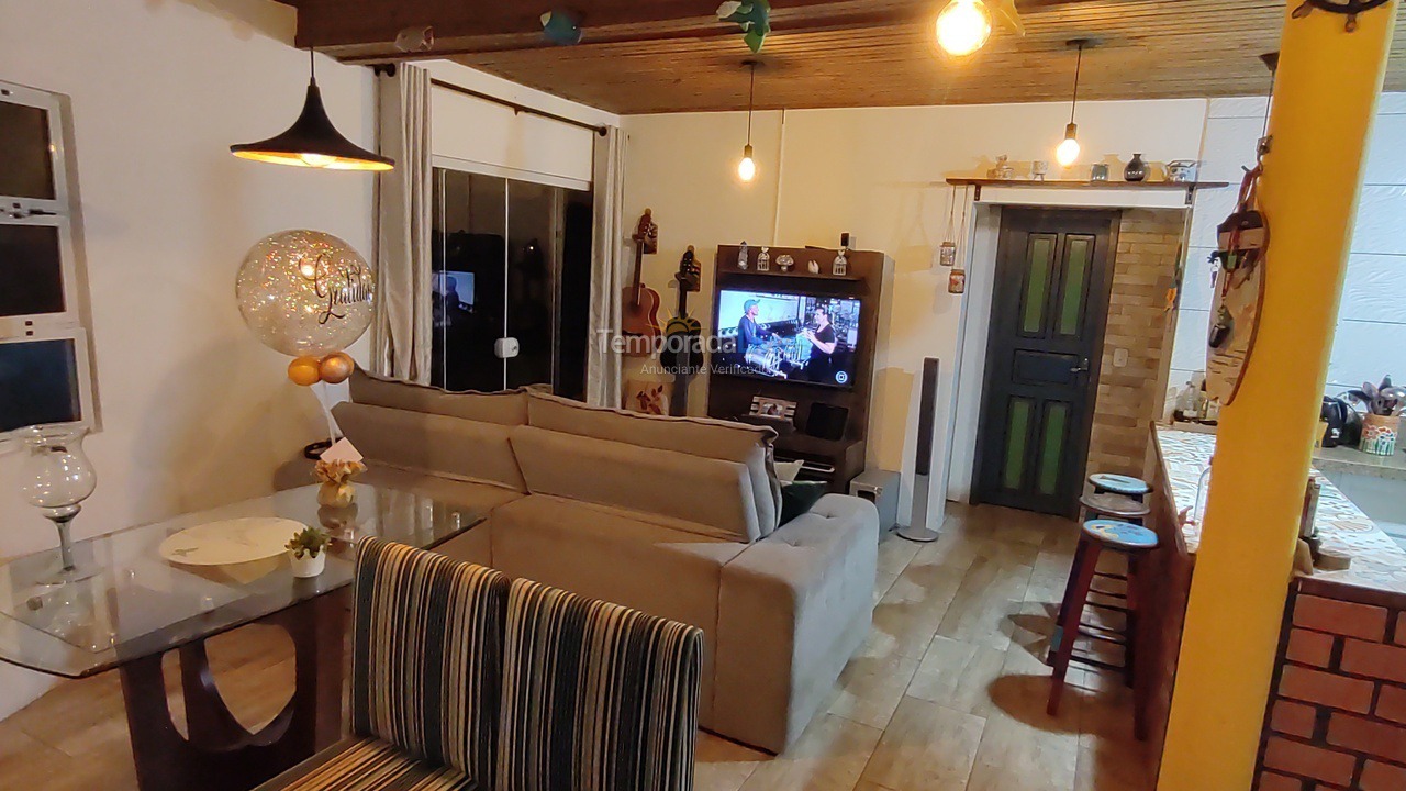 Casa para aluguel de temporada em Imbituba (Praia do Rosa)
