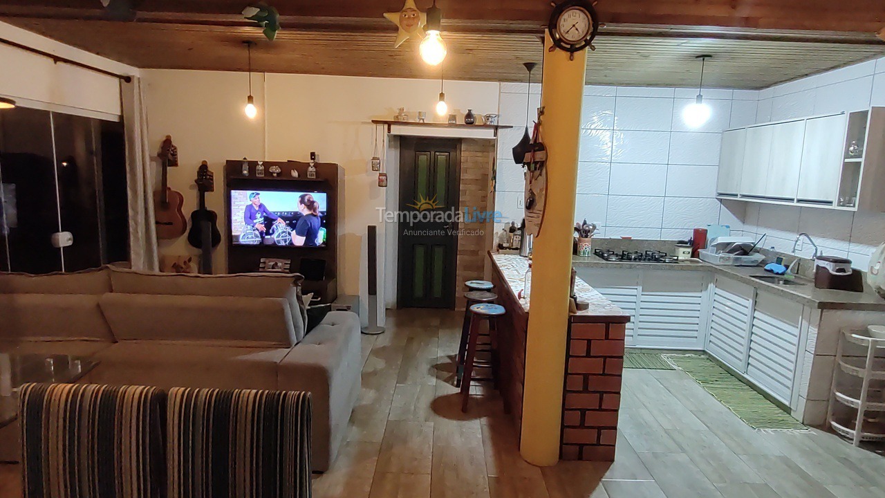 Casa para aluguel de temporada em Imbituba (Praia do Rosa)