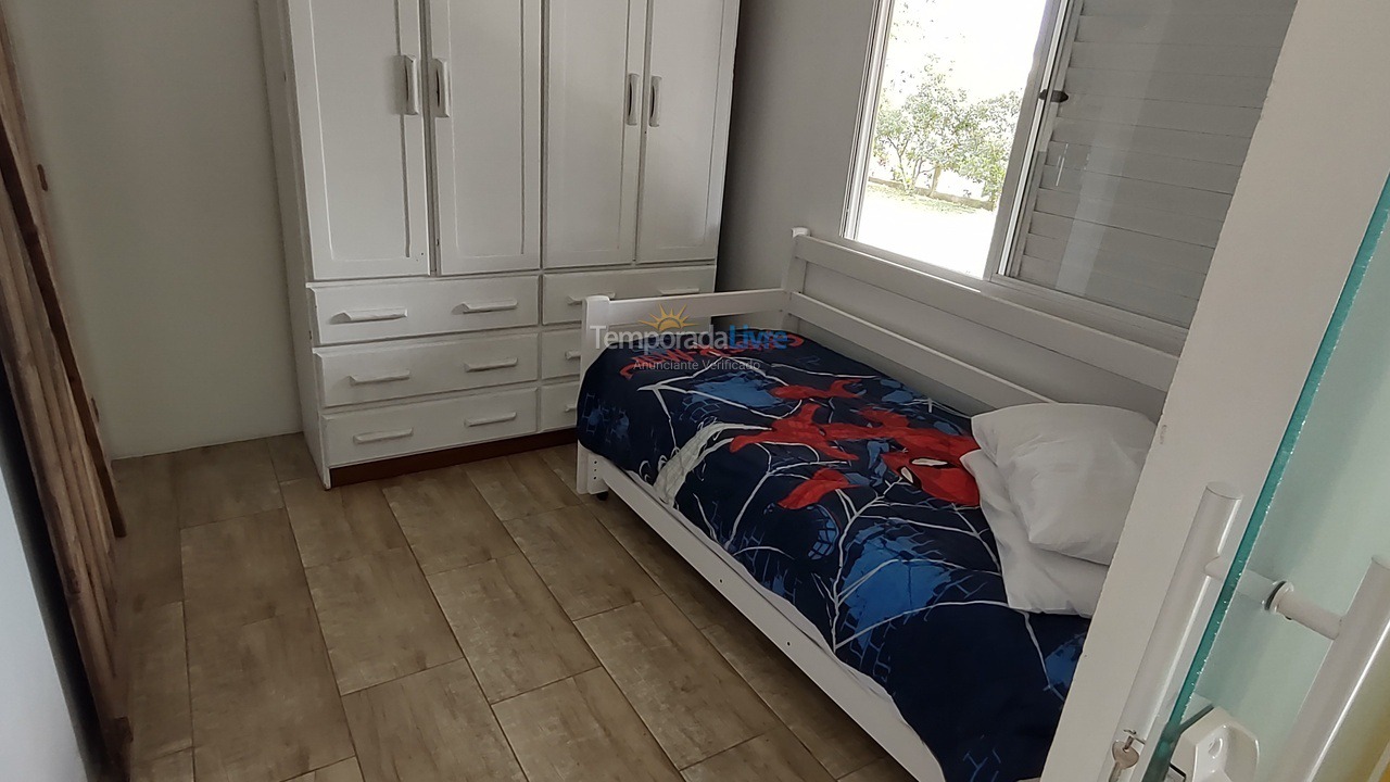 Casa para aluguel de temporada em Imbituba (Praia do Rosa)