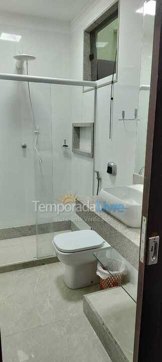 Apartamento para aluguel de temporada em Marataízes (Praia Central)