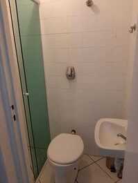 Apto em pitangueiras pé na areia.