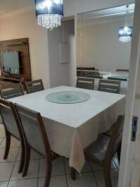 Apto em pitangueiras pé na areia.