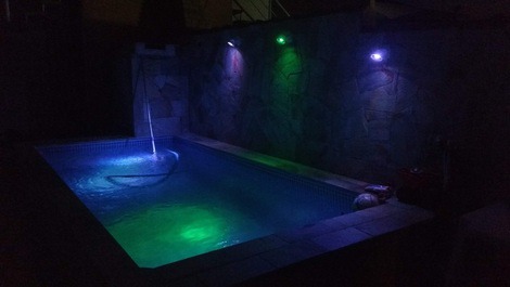 Bonita casa con piscina climatizada a 30°C en Itanhaém