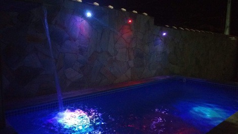 Bonita casa con piscina climatizada a 30°C en Itanhaém