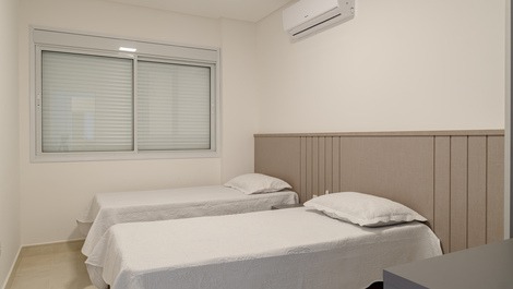 Apartamento de 3 habitaciones a 250m de la playa de Mariscal.